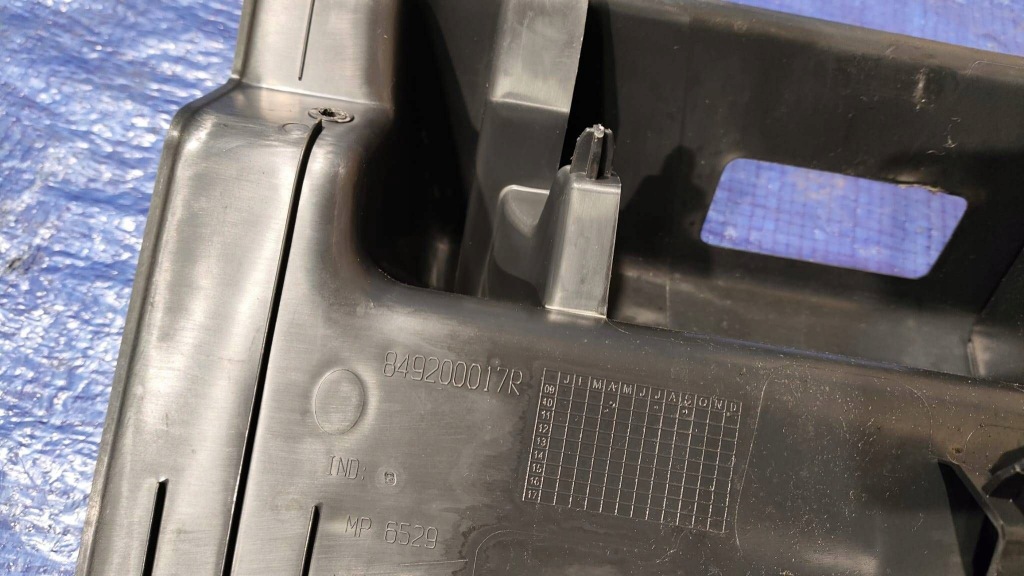 Накладка поперечина заднего замка багажника renault wind Оригинал