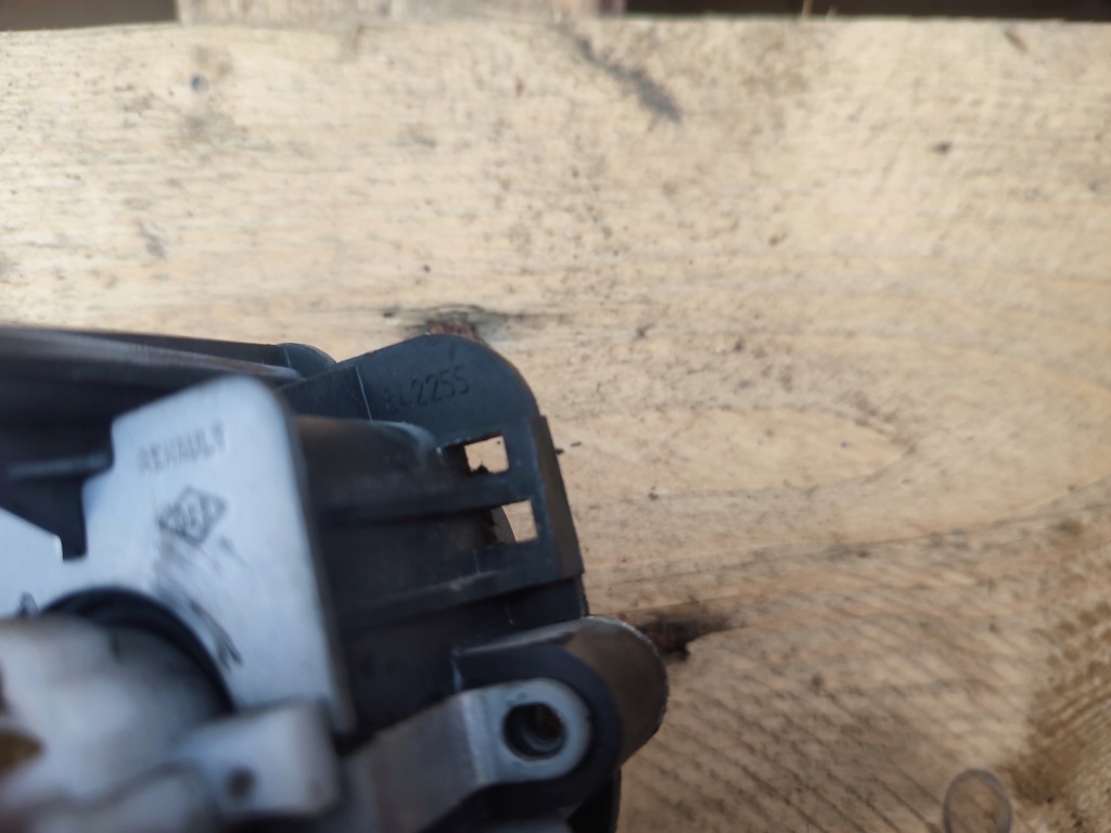 фото №6, Микровыключатель ручка крышки багажника renault trafic vivaro ii 01-14