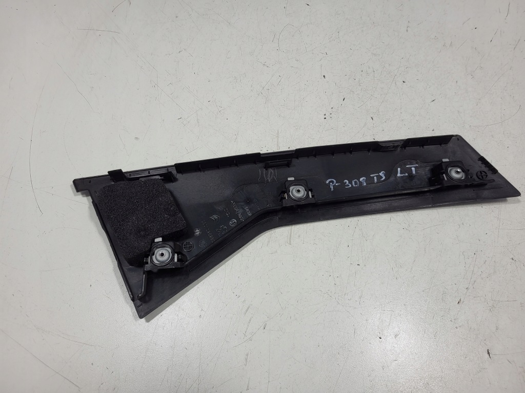 Peugeot 308 2019 ліва сторона молдинг / прокладка скло двері задніх Недорого