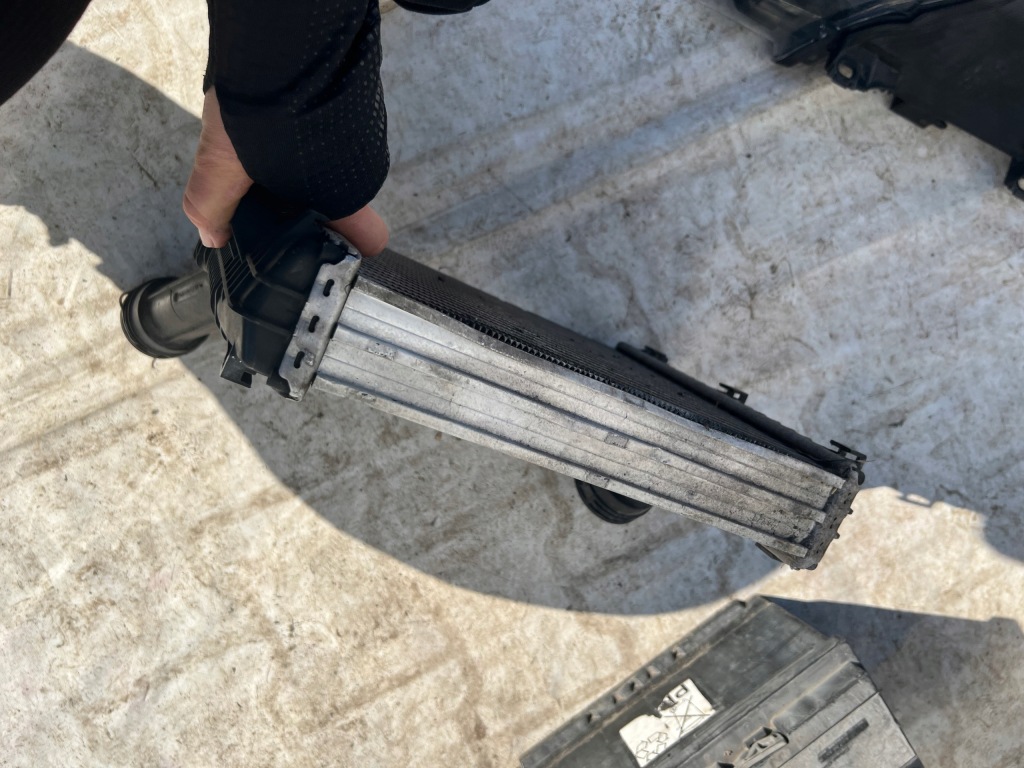 Радиатор интеркулер audi q7 touareg cayenn 4.2 Недорого