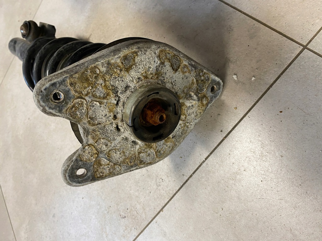 фото №8, Bmw i3 амортизатор правий перед 6880098