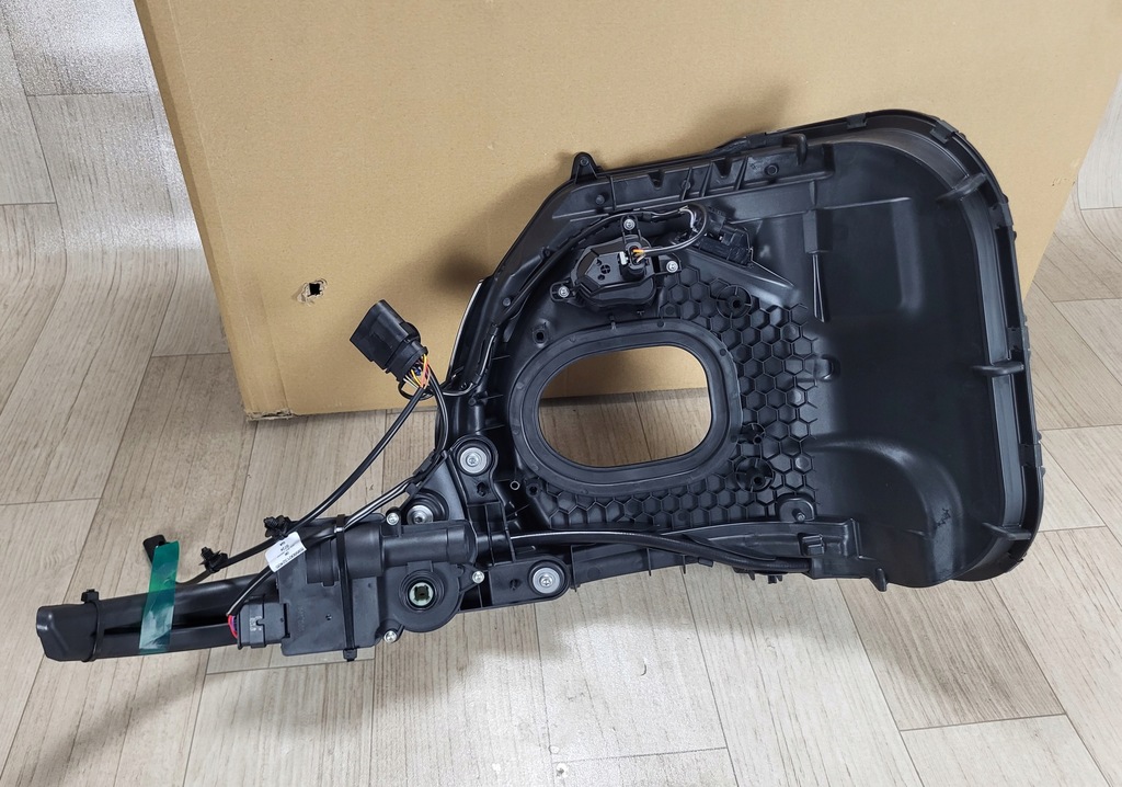 фото №12, Porsche taycan 9j1 разъём зарядки 9j1821942g