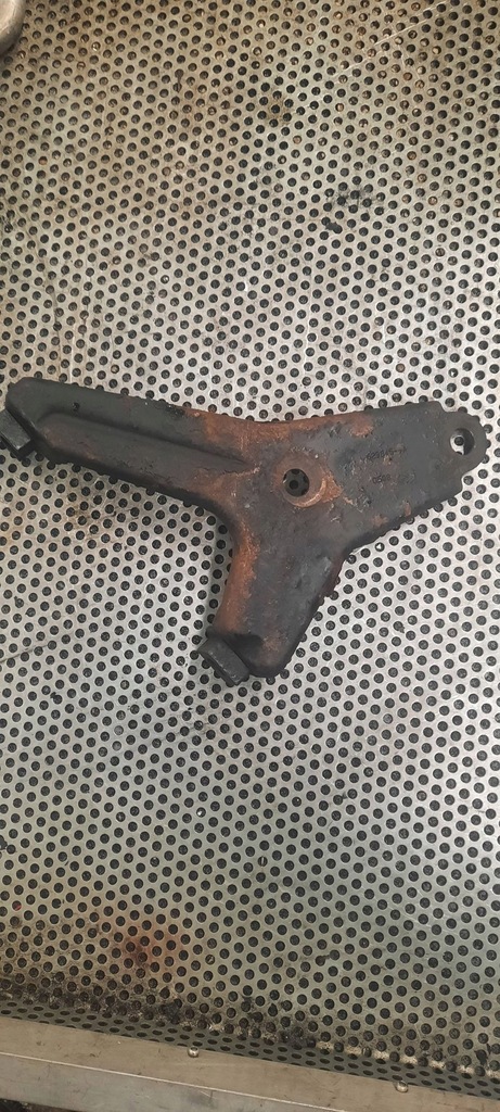 фото №1, Кронштейн катализатора 629845a renault master