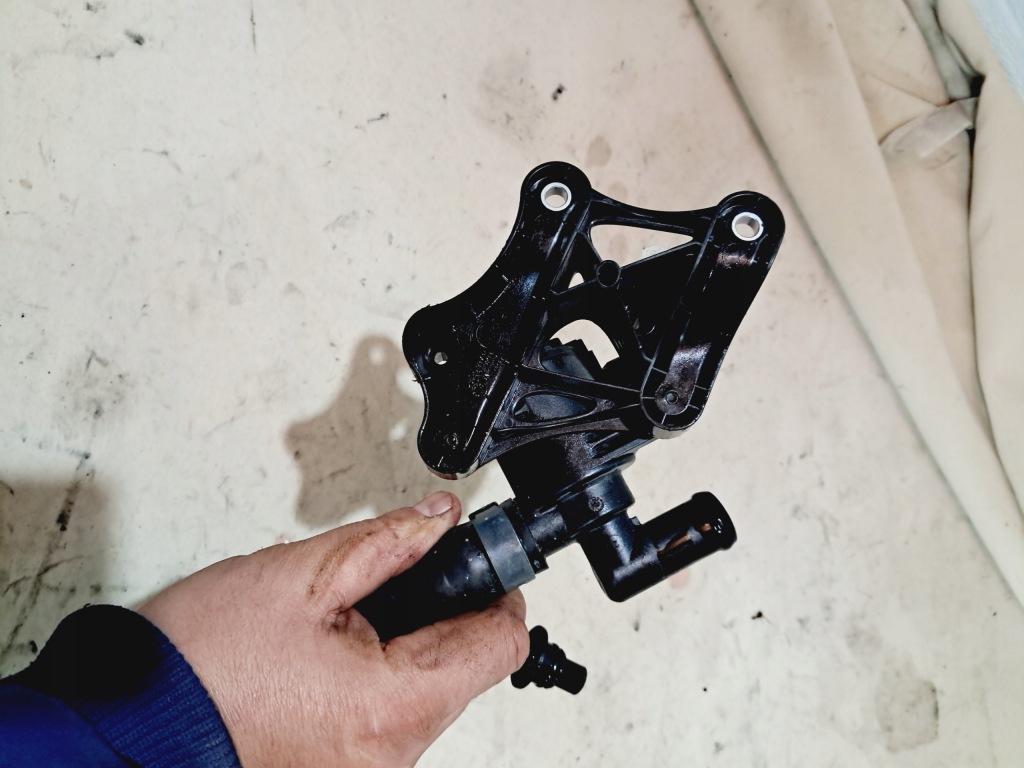 Радиатор масла 4m0317021g vw audi skoda 4m0317021g Киев