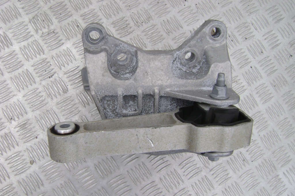 фото №1, Jaguar e-pace 2.0d - кронштейн подушка двигуна