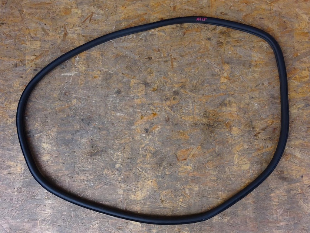 фото №1, Audi a1 82a 18- прокладка двері ліва перед передня