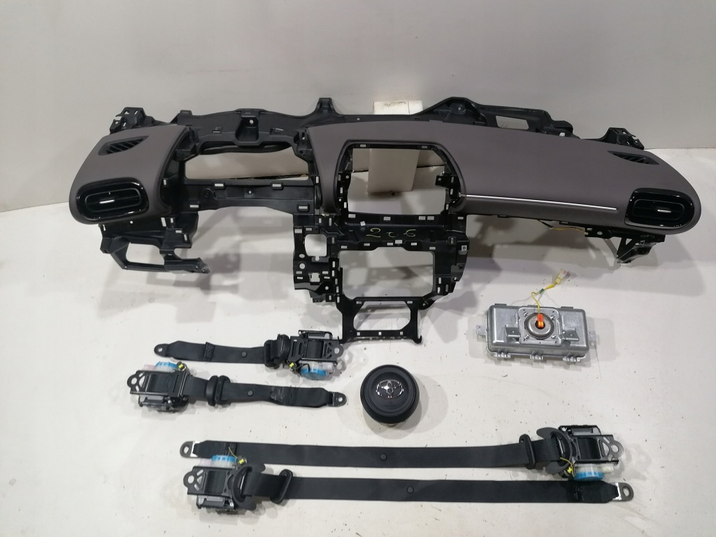 фото №1, Toyota yaris 4 iv cross приборная панель подушка безопасности подушки безопасности ремни оригинал