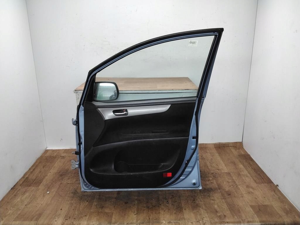 фото №2, Toyota avensis verso двері передні праве