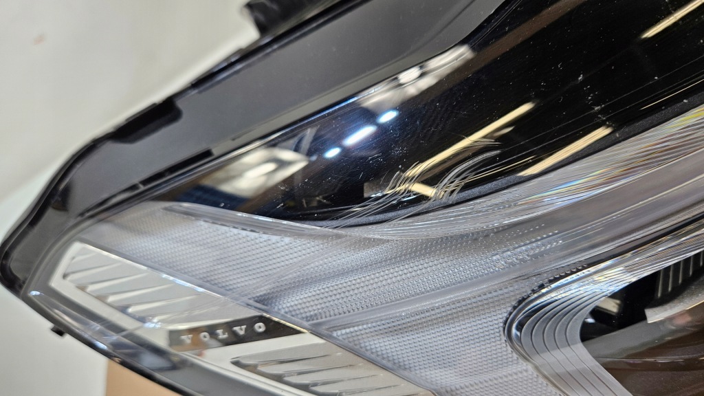 Фара перед передняя правый  volvo xc60 2 рестайлинг  full led 32337383 Недорого