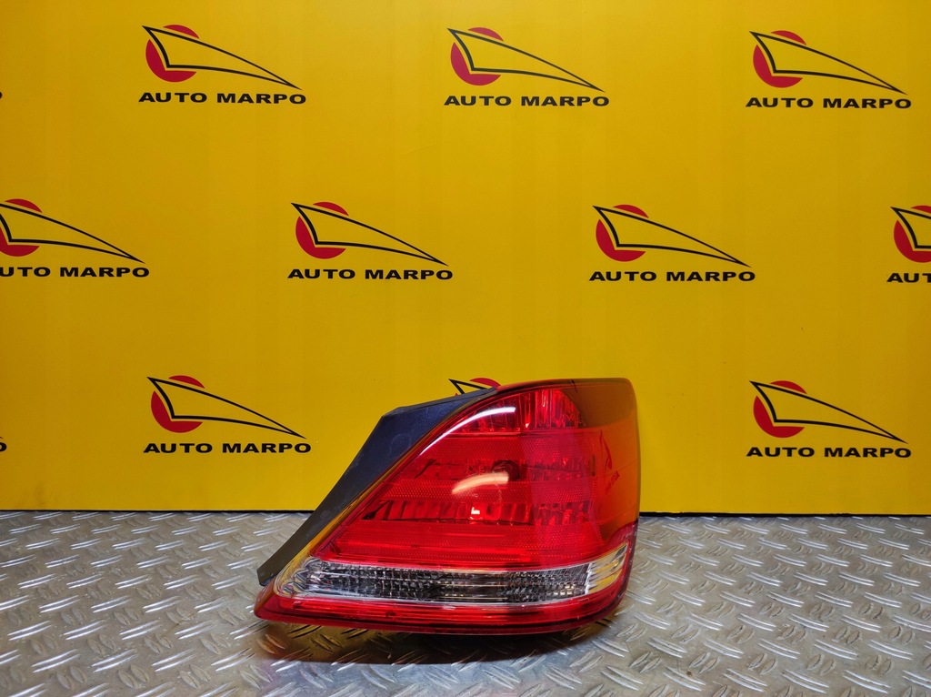 фото №1, Toyota avalon 2004- лампа задняя правая usa