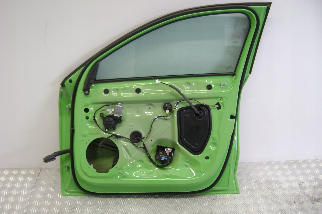 фото №4, Audi a3 8y0 sportback - двері передні праве