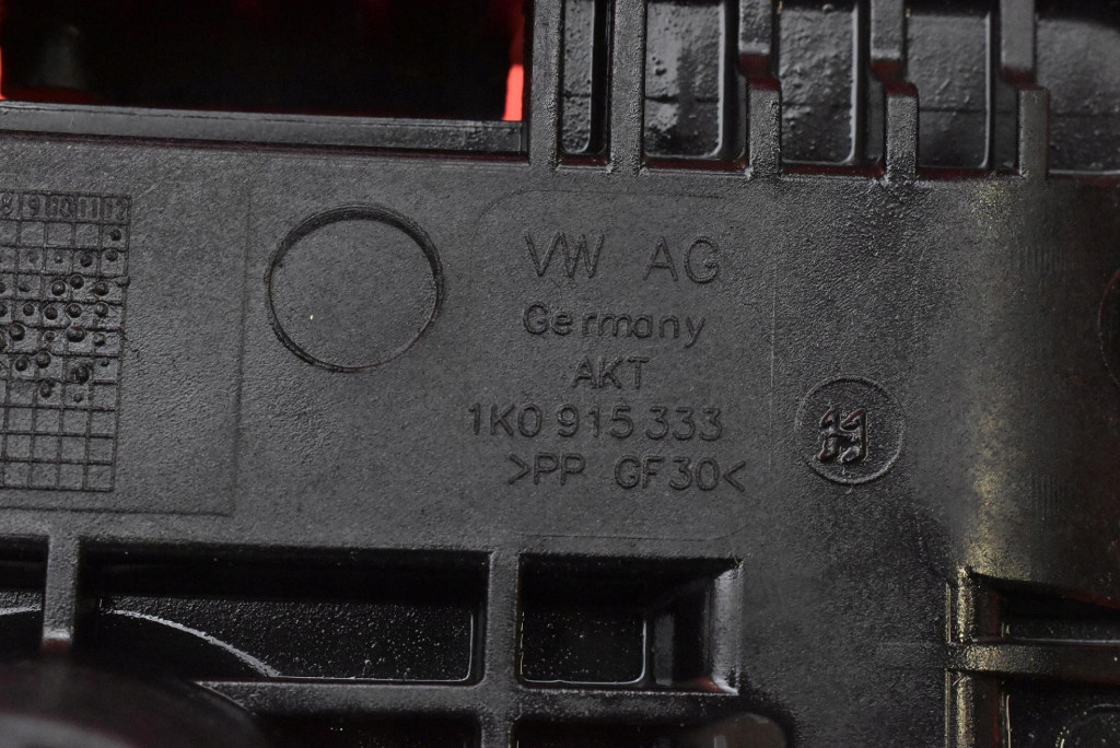 фото №6, Основание аккумулятор 1k0915333 skoda yeti 1.4 tsi 122 km lift 13-18