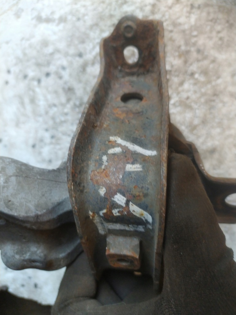 фото №5, Подушка кронштейн двигателя toyota yaris ii 1.3 vvt