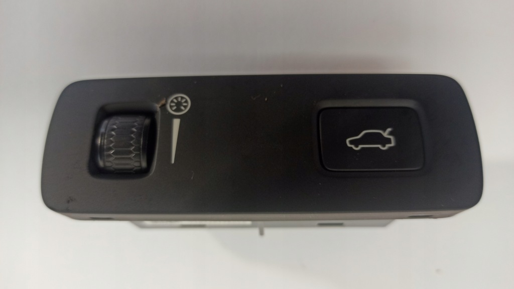 фото №1, Volvo v90 кнопка открывания крышки 31443873