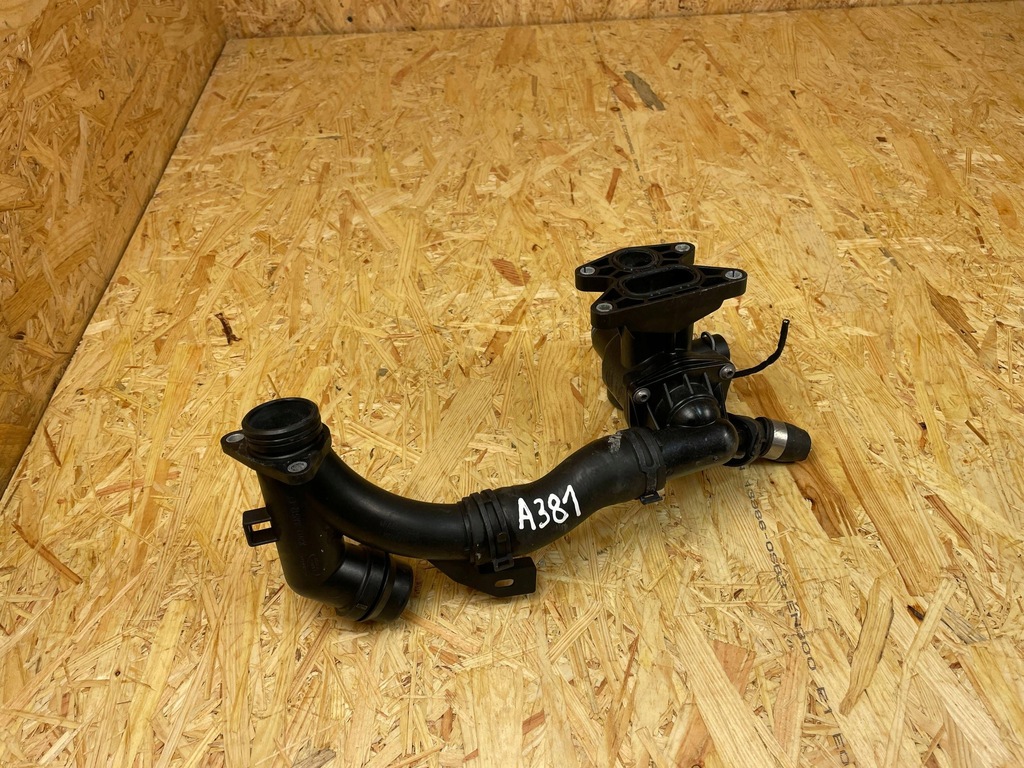 фото №1, Корпус термостата wąż шланг труба wody jaguar f-pace e-pace m4d3-8575-ab
