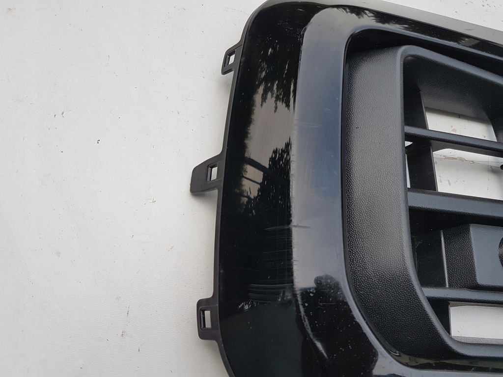 фото №2, Vw touareg iii r-line права решітка бампера cała