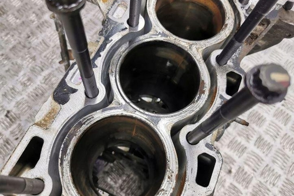 фото №8, Блок двигателя toyota corolla verso _e12_ 2ad 2.2l дизель 66kw 2006