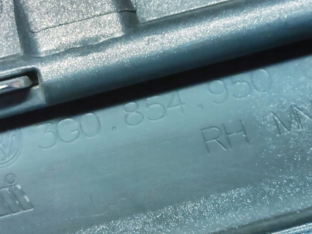 фото №8, Молдинг дверь правый задняя vw passat b8 3g0854950