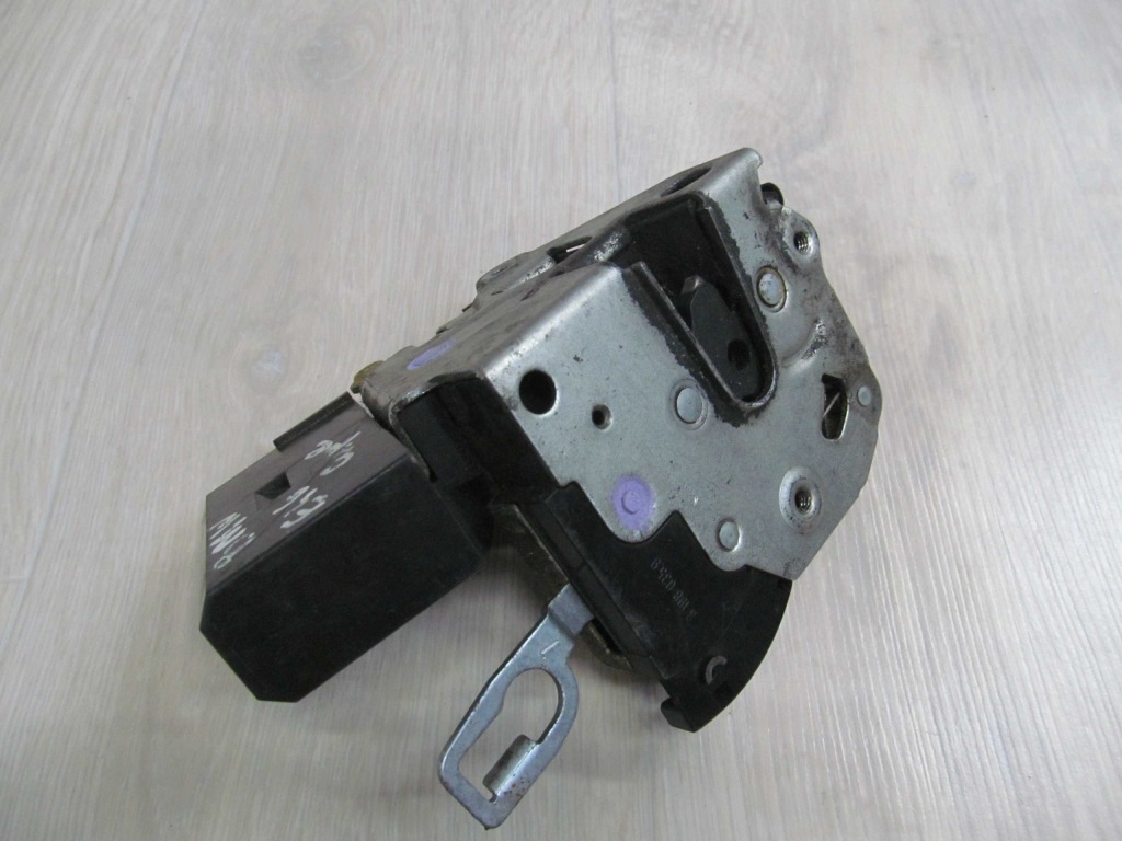 Купити Bmw e36 90- замок двері лівий задній 8353011