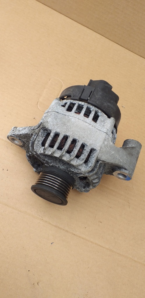 Alfa romeo giulietta 2.0 jtdm генератор 51884886 120a Доставка