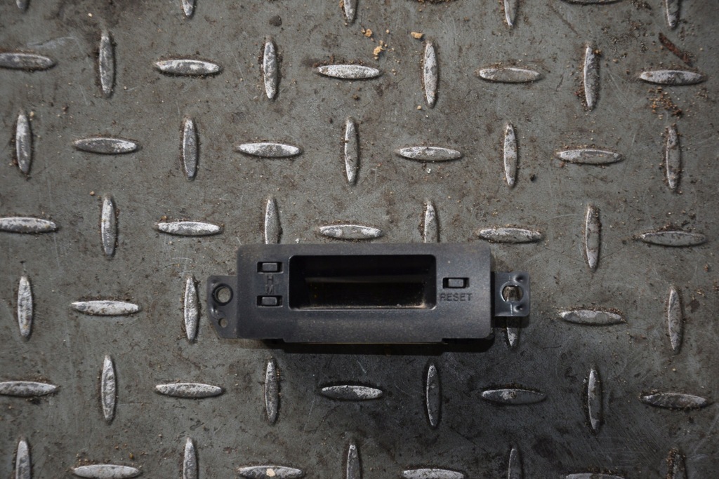 фото №1, Часы mazda 323c