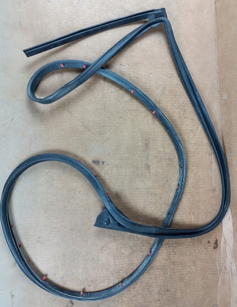 фото №1, Прокладка дверь r задняя chrysler 300 2011-2019