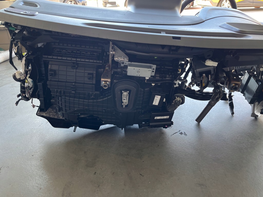 фото №10, Nowa панель приладів приладова bufet подушка безпеки повітропровід лічильник toyota yaris cross