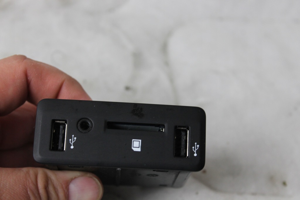 Купить Разъём port вход usb aux карта sd 280238352r renault talisman megane iv
