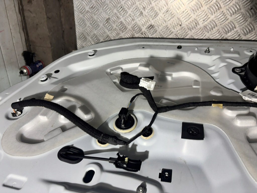 Двері renault express ii правий перед оригінальні 100 % стан bardzo добрий Оригінал