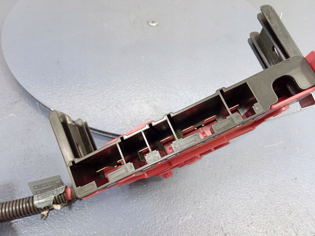 фото №5, Bmw x6 e72 hybrid коробка предохранитель аккумулятор