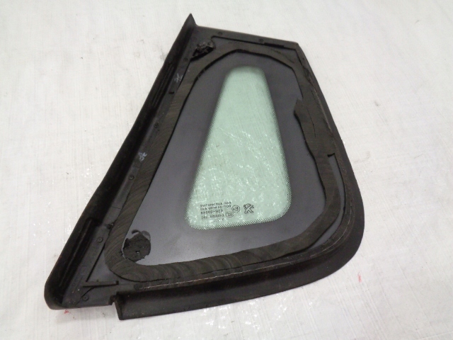 фото №6, Peugeot 2008 скло скло задня 2013r права