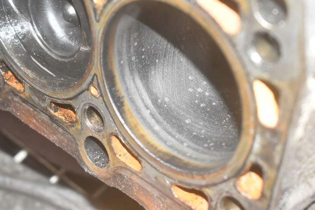 фото №10, Блок dół двигуна wał 046103021 vw transporter t4 2.5 tdi 102 km 90-03