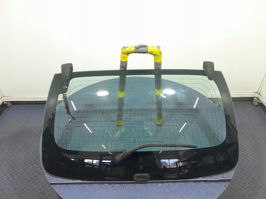 фото №1, Citroen c1 i 3d стекло задняя задняя крышки багажника
