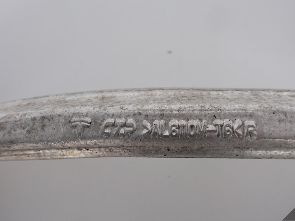 фото №2, Tesla model s / x рычаг нижний правый перед