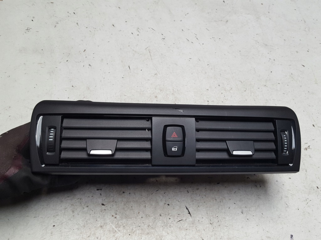 фото №1, Bmw 1 f20 f21 11r- ґрати обдув середній