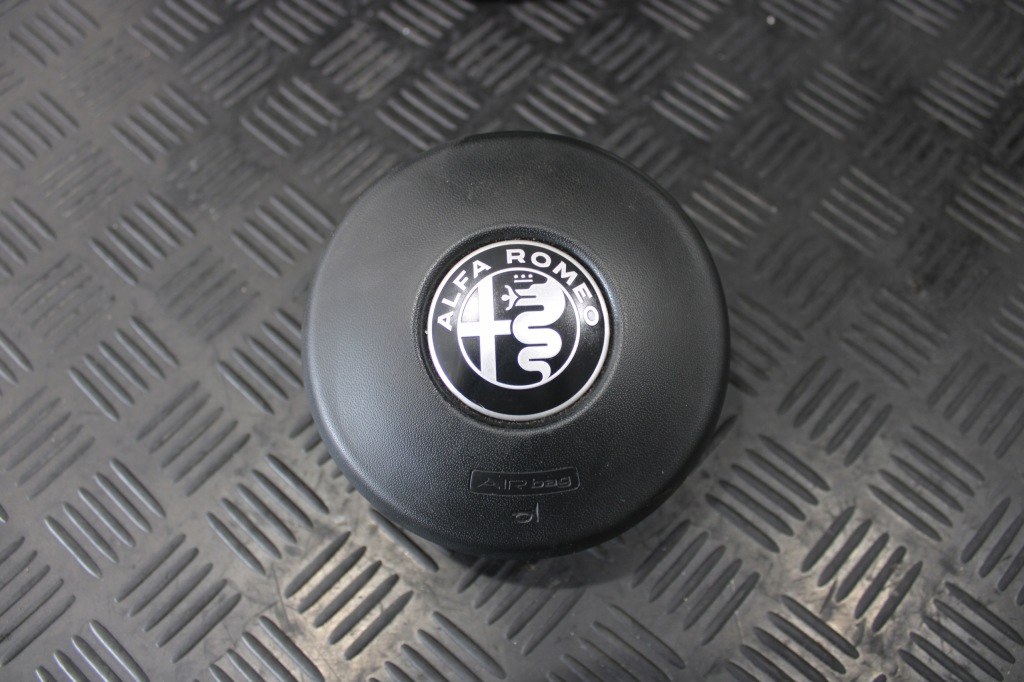 фото №4, Панель приладів консоль подушка безпеки подушки безпеки stelvio veloce