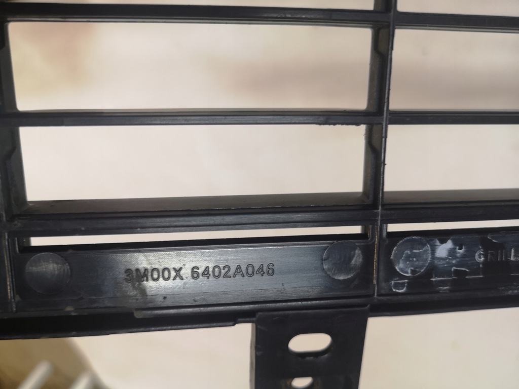 фото №7, Mitsubishi pajero sport - решітка середня бампера