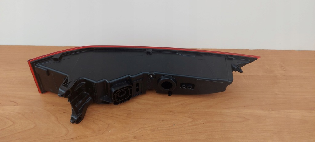 фото №2, Jaguar f-pace правая лампа задняя угловая корпус 059