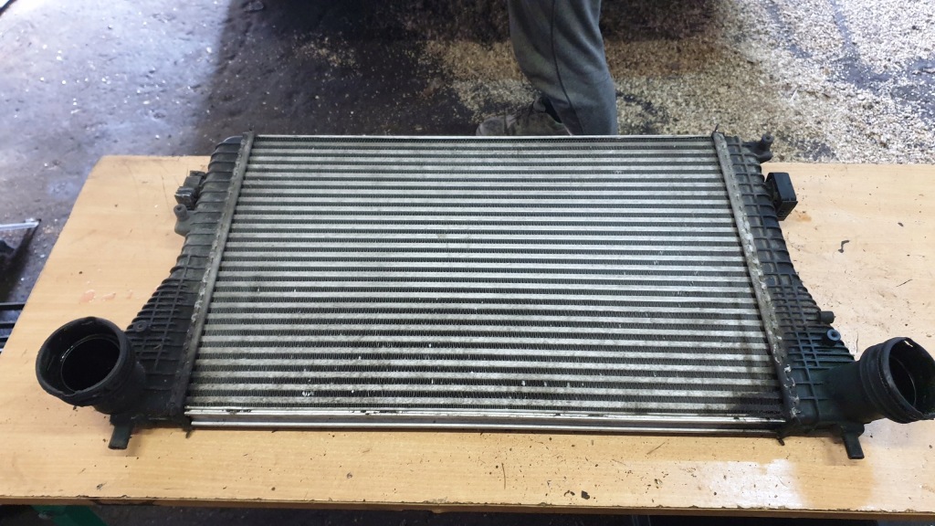 Купити Vw golf v радіатор інтеркулер 2.0 tdi