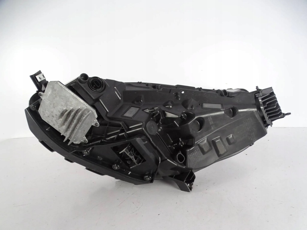 Фара перед передняя правый  tesla 3 full led в Украине