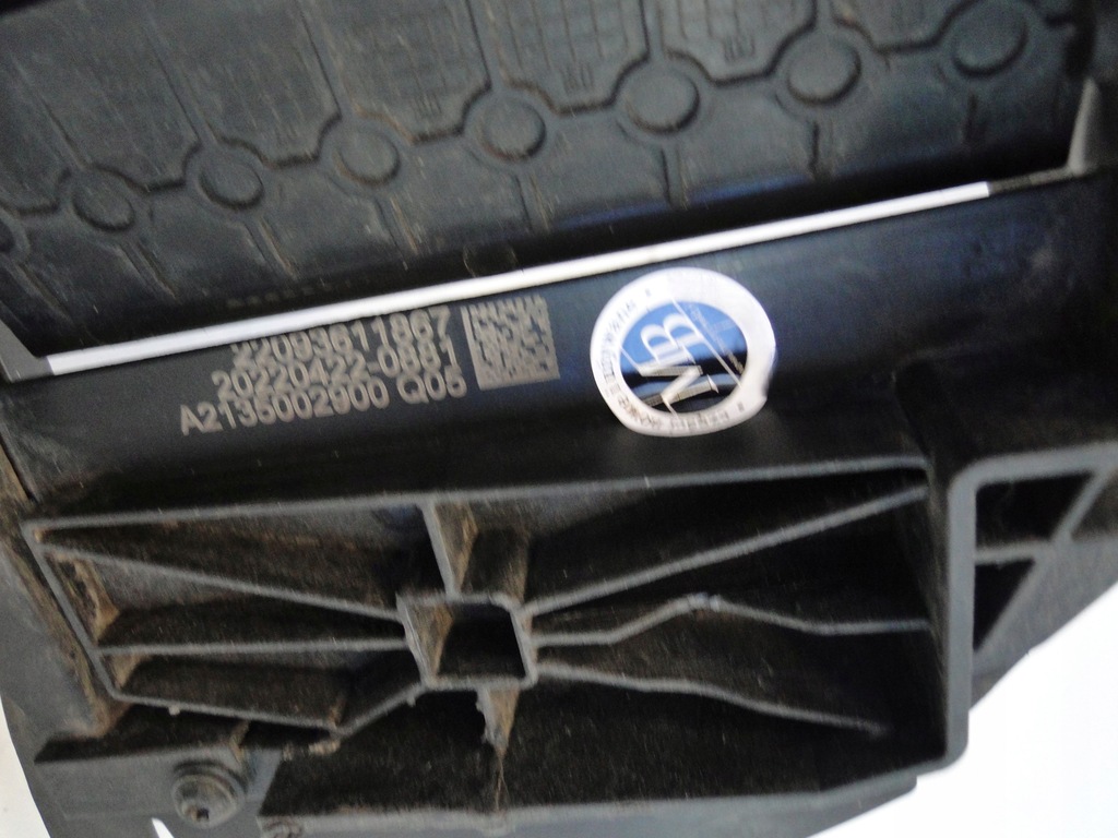 фото №6, Mercedes шторка жалюзи воздуховод a2135002900 e 218 238 cls 257 eqc 293