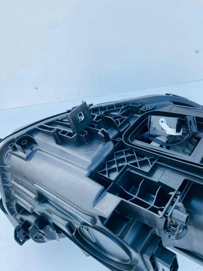 фото №15, Mercedes-benz eqb 2021 середина лампы передние / комплект