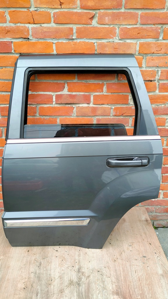 фото №1, Jeep grand cherokee wk 5-10 дверь левый задняя