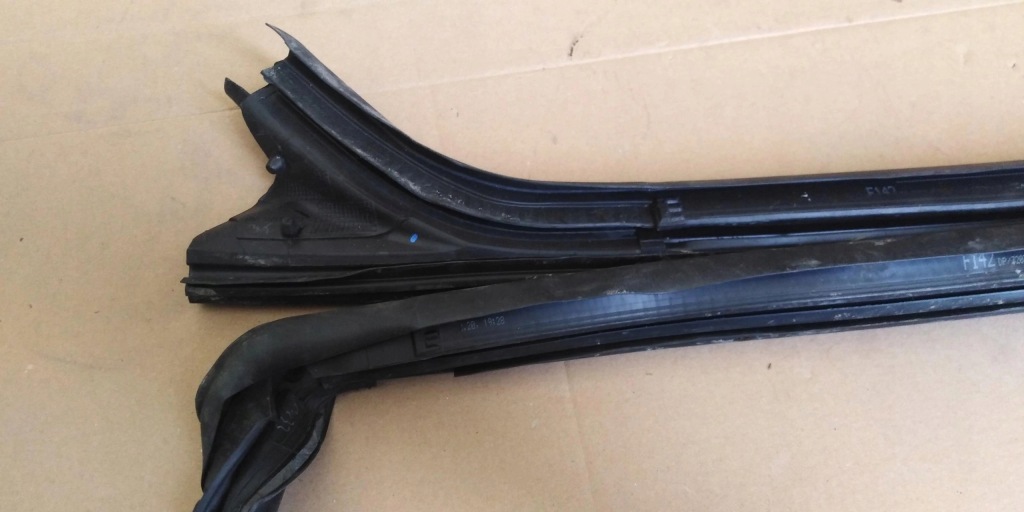 фото №3, Ferrari f8 spider прокладка передньої скло