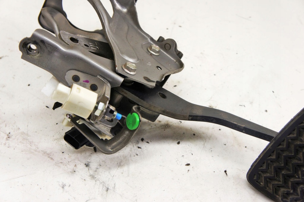 фото №3, Ki246 lexus is is300h iii 2.5i педаль тормоза