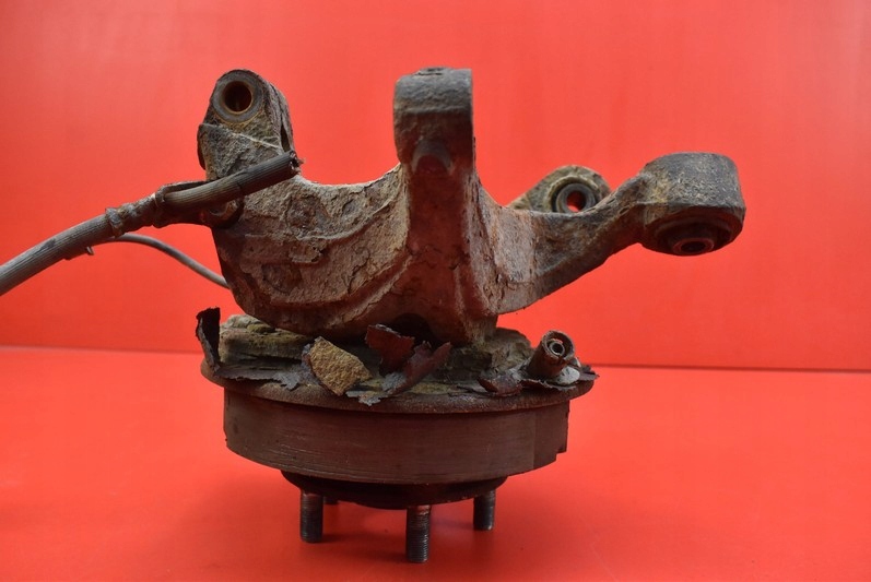 фото №7, Поворотный кулак правая задняя subaru forester iii 2.0 d 4x4