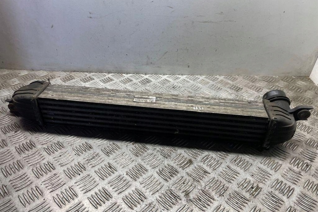 Радіатор інтеркулер mini cooper r56 8506904 1.6l дизель 2011 Зі Шроту