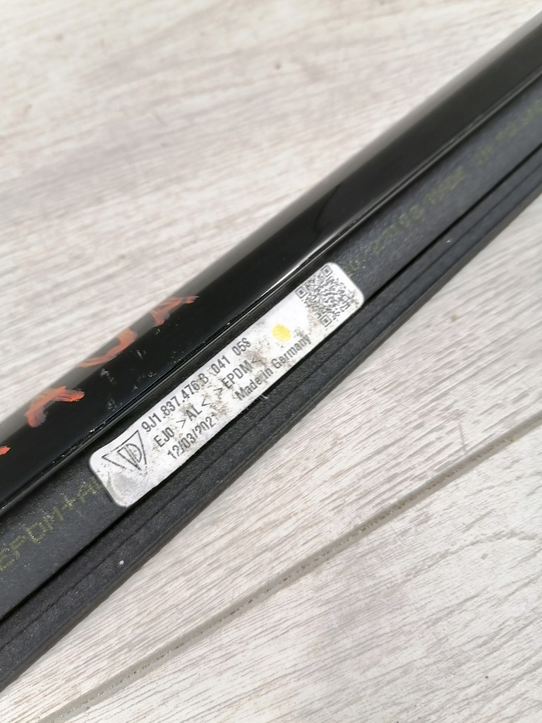 фото №8, Taycan молдинг уплотнитель правая 9j1837476b