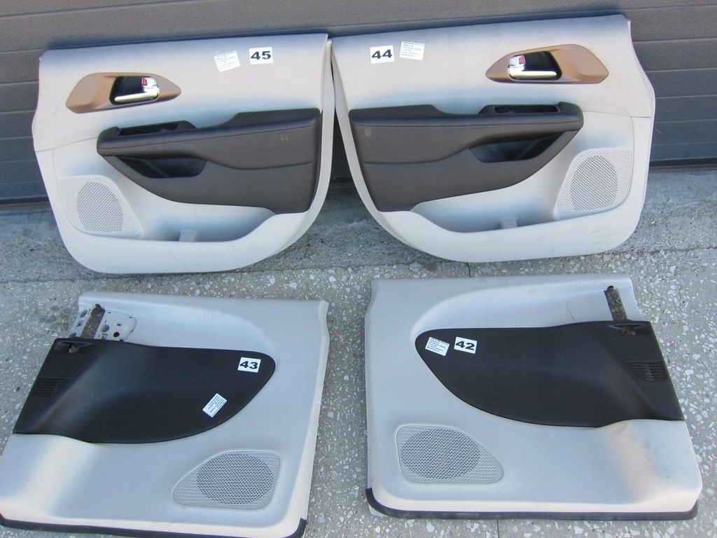 фото №1, Chrysler pacifica 2017 обшивка обивка дверь серый