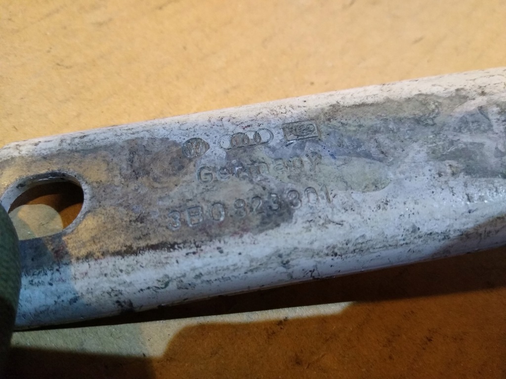 фото №9, Audi a4 b5 lub passat b5 петлі капот комплект 3b0823301 i 3b0823302